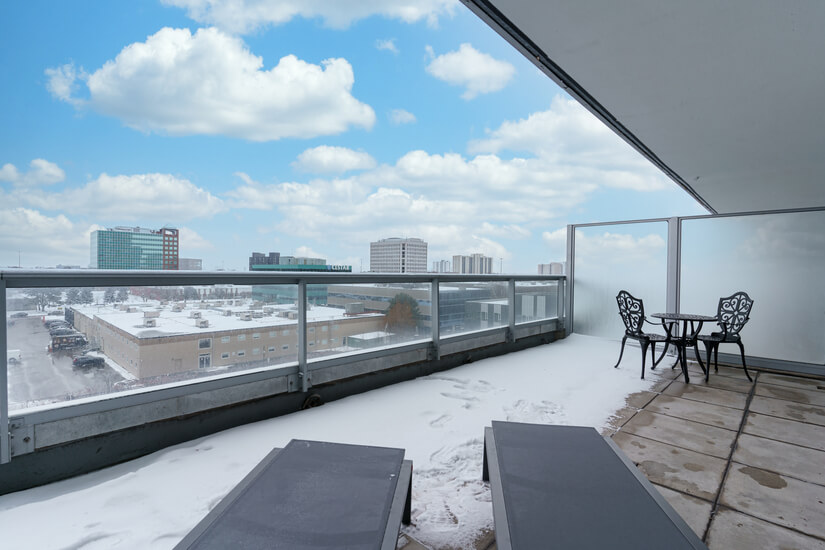 Upscale 1 Bd Condo in North York