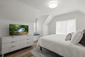 Spacious Upstairs Bedroom w/TV