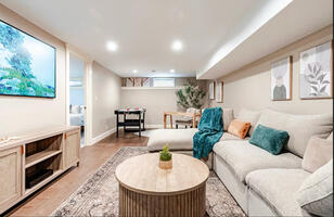 4BR West of Market Living  