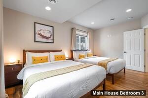 Main House Bedroom 3 Beds