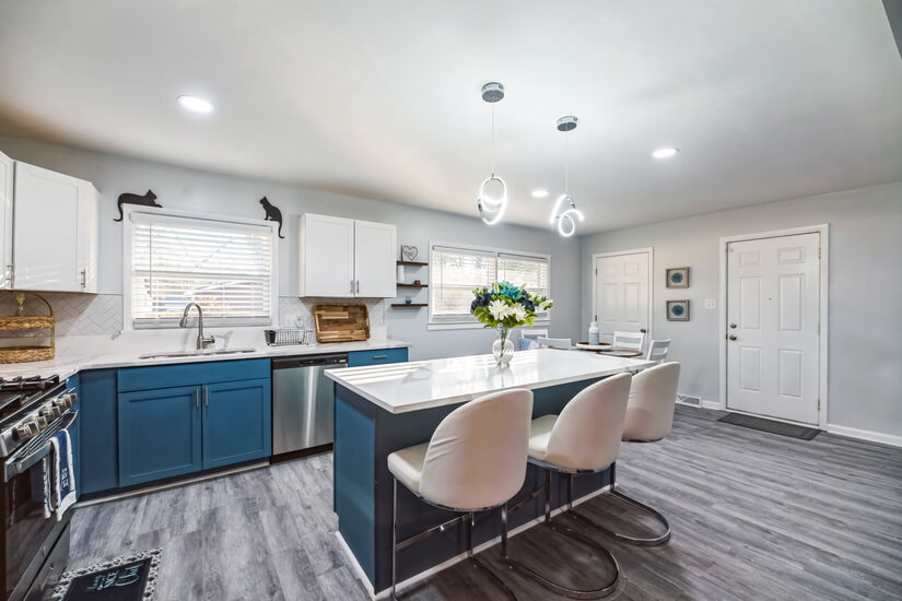 Huge Island w/ Chic Pendant Lights and exclusive stools