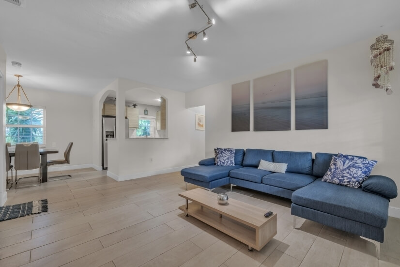 Welcome to Cozyness front Porch