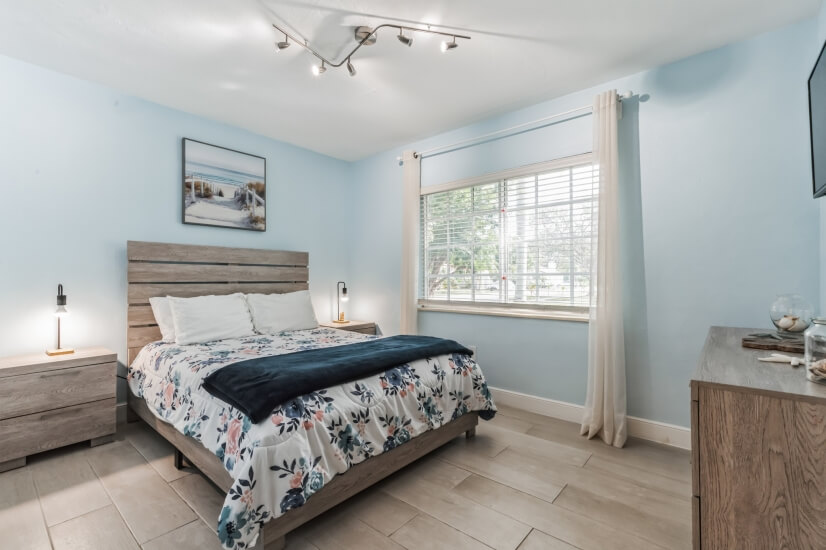 Retreat Queen of the Sea w Queen Bed