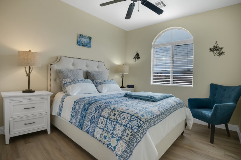 2nd Bedroom w/ Queen Bed
