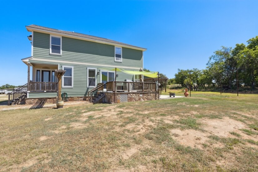 Deck with hot tub and gas fire pit