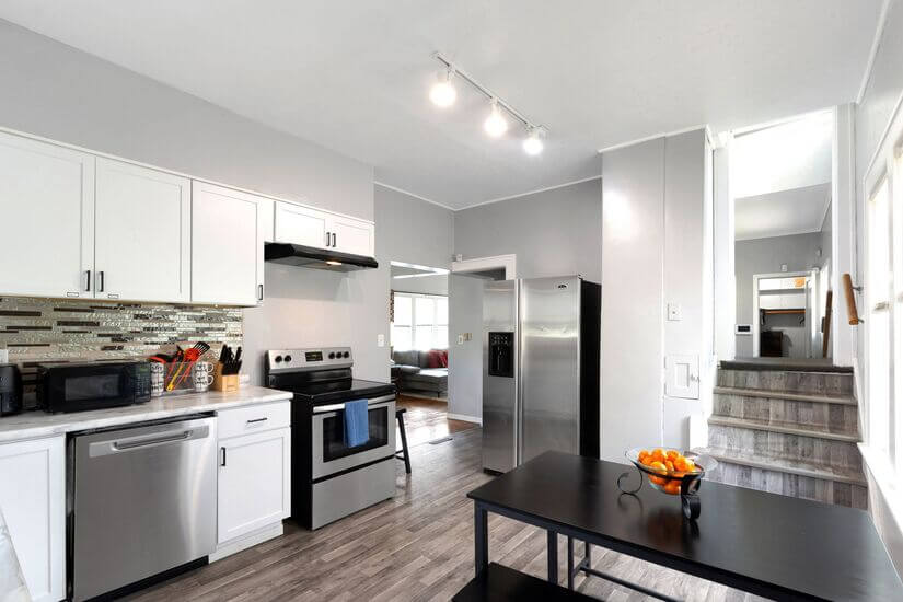 Midtown Beauty, Blackstone Neighborhood