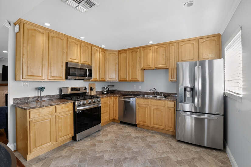 Fully Furnished 3 Bed 2 Bath 1 Office
