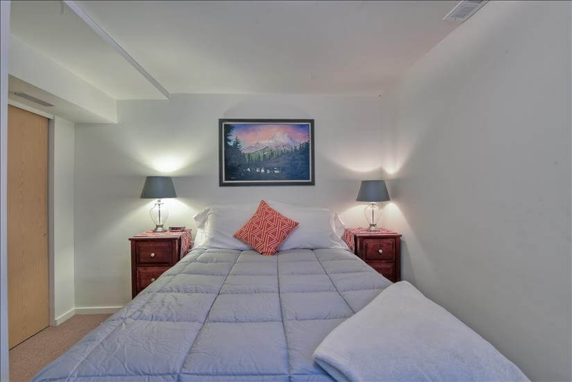 Bedroom includes night tables and lamps for c