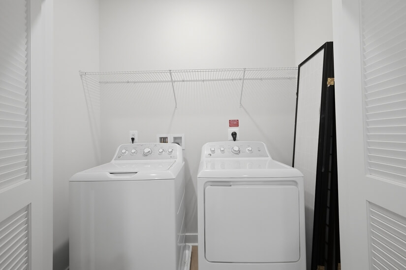 Furnished New Condo near AWS Herndon