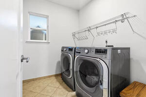 Spacious 4BR Home w Game Room Central AC