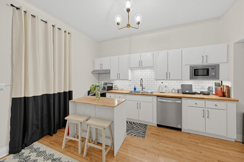 Fully Furnished Unit in Chicago