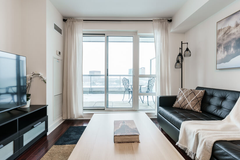 Upscale 1 Bd Condo in North York