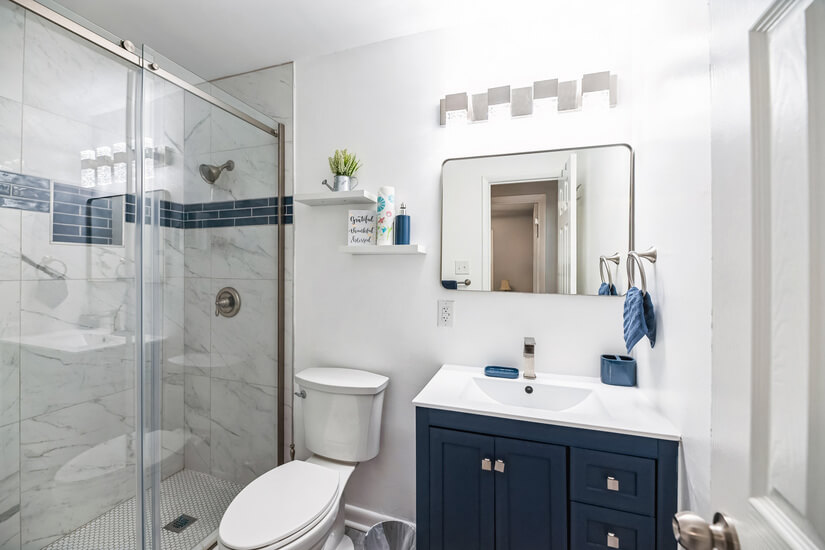 Lovely Full Bath #2 w/ walk in shower