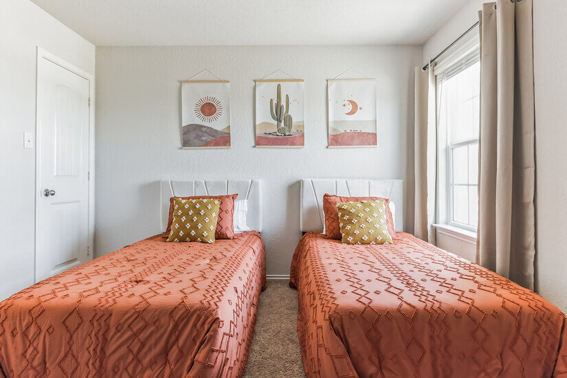 Pet Family Friendly Large Modern 5 Bed