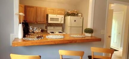 Fully Equipped Kitchen with Breakfast Bar