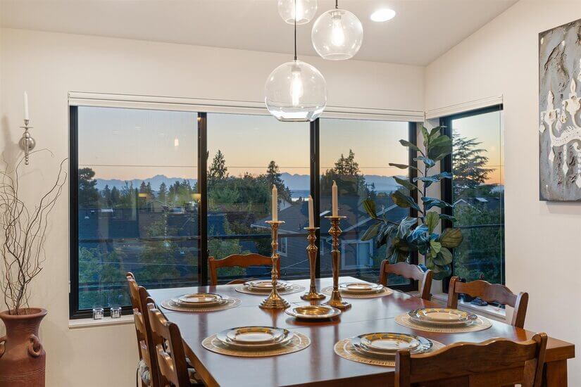 Spacious Luxury View TH  Near  Downtown