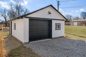 Steps to Ariel Park Renovated 2B Retreat