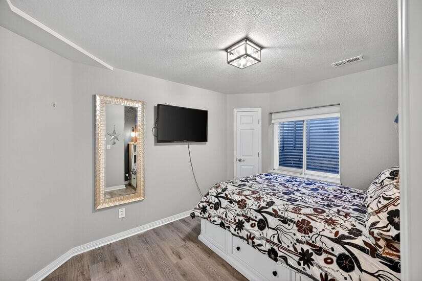 Furnished 1 bd Spacious apartment