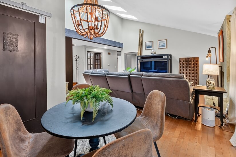 Charming Totem Estates Retreat Tech Wine