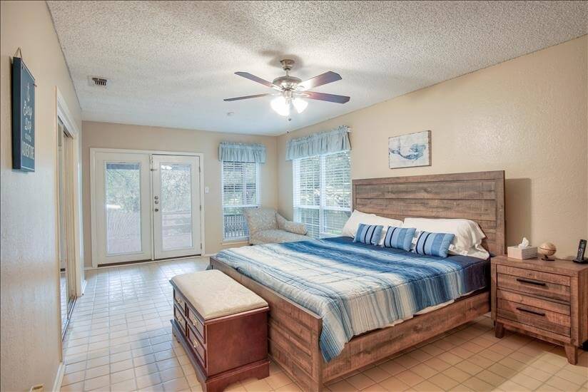 Master bedroom w/King Size bed, dresser & Sma