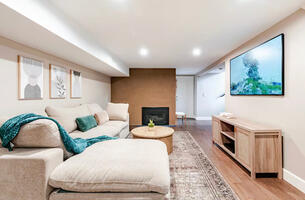 4BR West of Market Living  