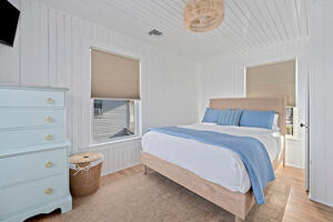second bedroom, queen bed with ocean view