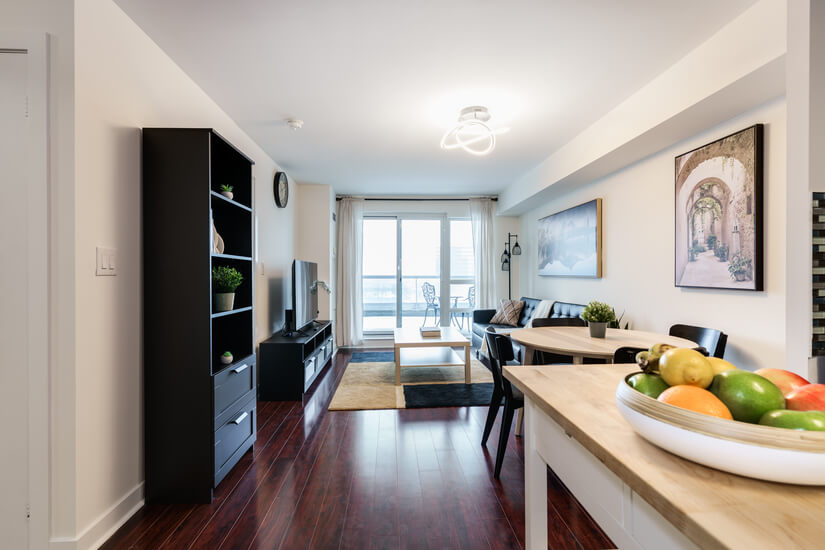 Upscale 1 Bd Condo in North York