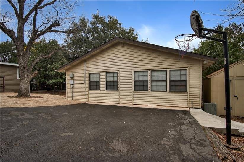 Side view of apartment w/open, free parking