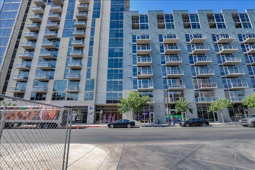 Beautifully Appointed 1 Bdm Condo 9th fl