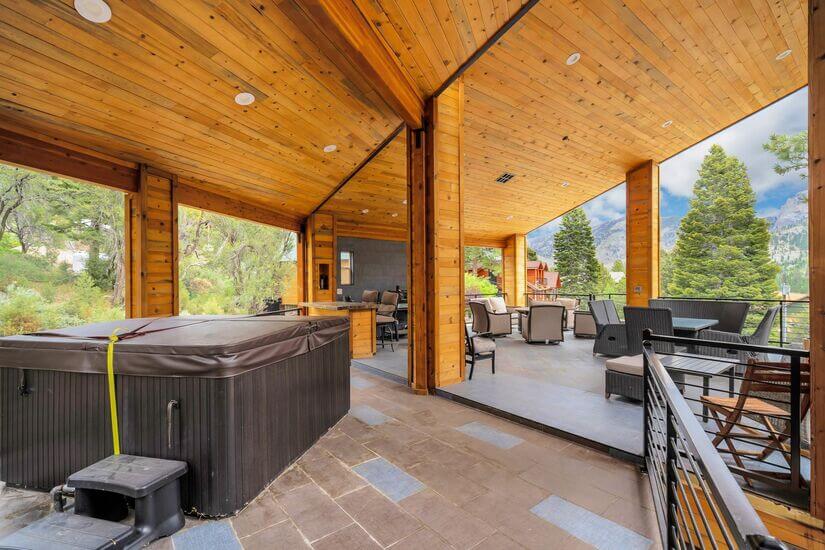 Spacious Cabin with Mountain View