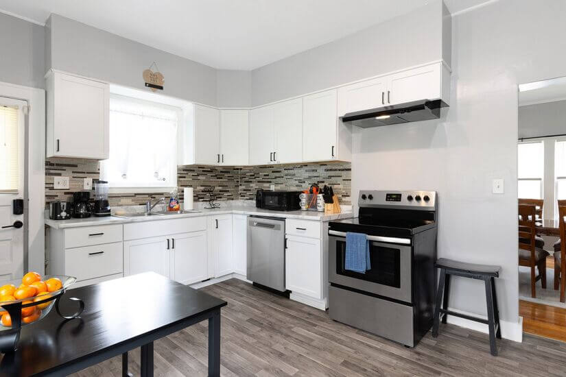 Midtown Beauty, Blackstone Neighborhood