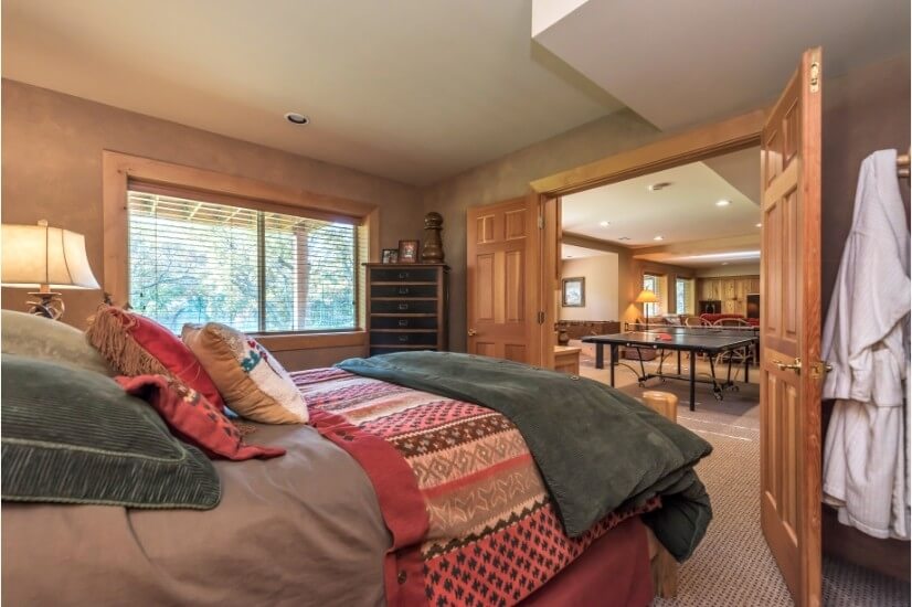 Down stair queen bedroom w view of private back yard