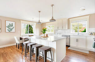 4BR West of Market Living  