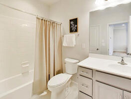 Full Bathroom 2