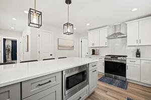 Large Kitchen Peninsula