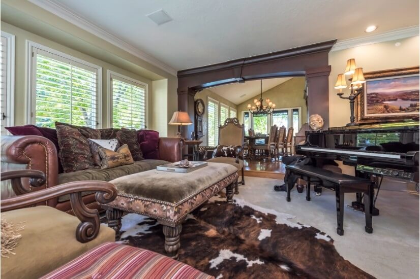 Sitting room with grand piano and mountain views