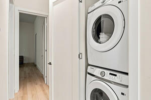 Upscale 2 bd living in LA