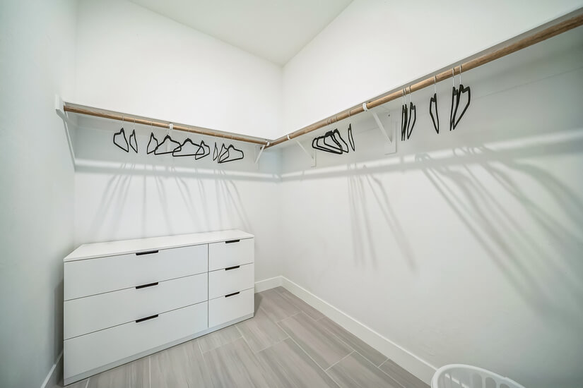 King Ensuite Closet