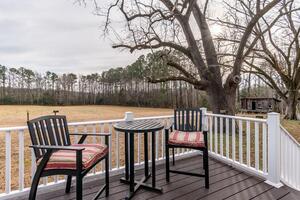Nice Deck overlooking pasture land