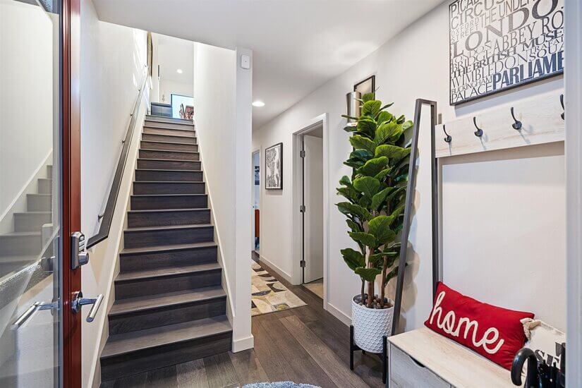 Spacious Luxury View TH  Near  Downtown
