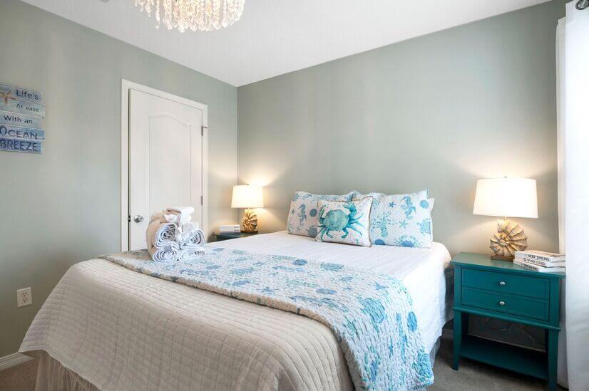 Queen bed and closet