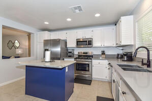 Quartz countertop and Top of the line appliances