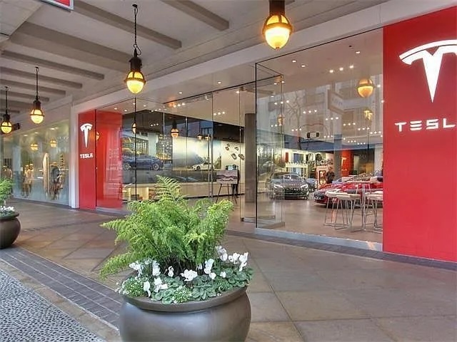 LOVELY 4 BED 3 FULL BATH IN SANTANA ROW