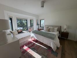 Upstairs Bedroom- Queen Bed