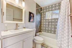Shared Bathroom Main House