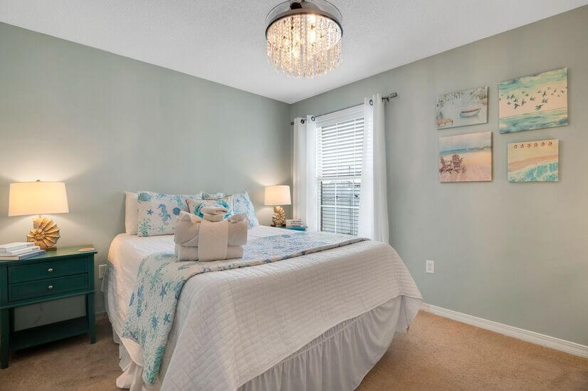 Comfy mattress & luxurious decor -bedroom 2