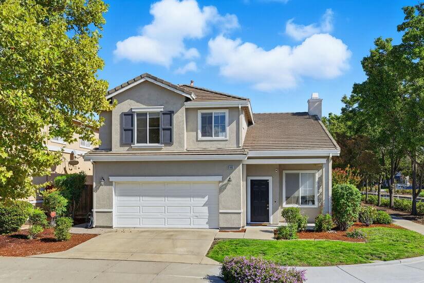 Modern Spacious 3 BD 25 BA King Office