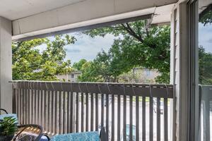 Uptown Beach Themed Retreat with Balcony