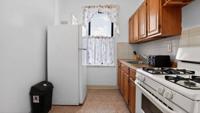 Fully Equipped Kitchen with Ample Storage Space