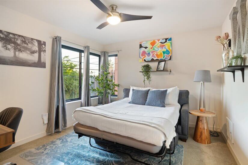 Spacious Luxury View TH  Near  Downtown